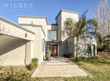 Casa · 220m² · 5 Ambientes · 4 Cocheras · Casa en Venta en El Barrio La Alameda, Nordelta
