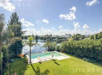 Casa · 259m² · 5 Ambientes · 2 Cocheras · Casa en Venta a La Laguna en El Barrio Los Alisos, Nordelta