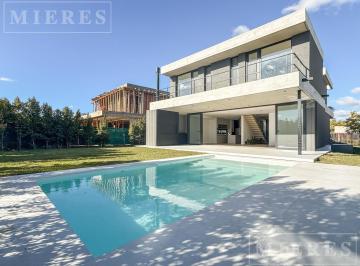 Casa · 526m² · 6 Ambientes · 3 Cocheras · Casa en Venta en Los Castaños, Nordelta