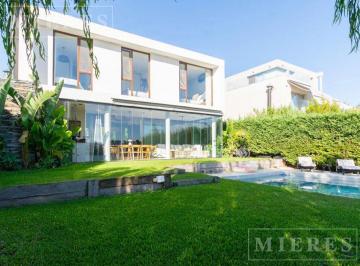 Casa · 245m² · 5 Ambientes · 2 Cocheras · Casa en Venta en El Barrio Las Tipas, Nordelta