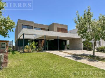 Casa · 290m² · 5 Ambientes · 4 Cocheras · Casa en Venta Sobre Lote a La Laguna en Carpinchos, Nordelta