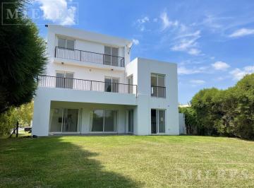 Casa · 200m² · 5 Ambientes · 2 Cocheras · Casa en Venta en El Barrio Los Alisos, Nordelta
