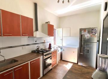 PH · 79m² · 5 Ambientes · 1 Cochera · PH en Venta con Patio - Castelar Sur