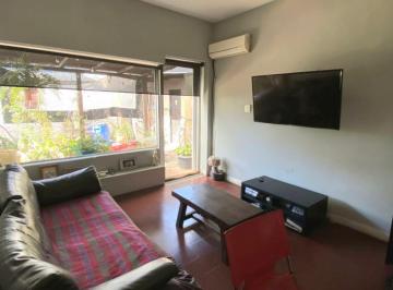 PH · 79m² · 5 Ambientes · 1 Cochera · PH en Venta con Patio - Castelar Sur