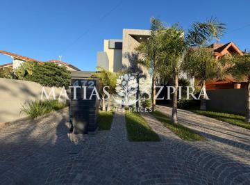 Casa · 290m² · 4 Ambientes · 4 Cocheras · Casa en Ituzaingó Norte
