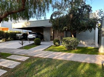Casa · 512m² · 6 Ambientes · 2 Cocheras · Bº Terruños de Araoz III