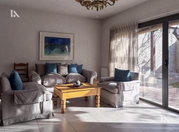 Casa · 278m² · 4 Ambientes · 2 Cocheras · Casa Venta 3 Dorm. Godoy Cruz Mendoza