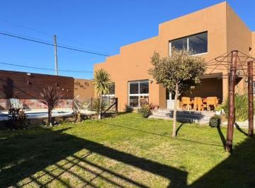 Casa de 4 ambientes, Tandil · Casa con Salón, en Venta