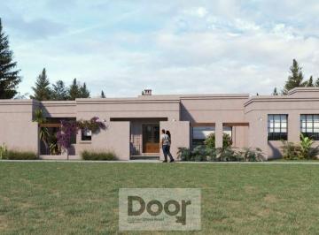Casa · 270m² · 4 Ambientes · 1 Cochera · Casa en Coronel Brandsen