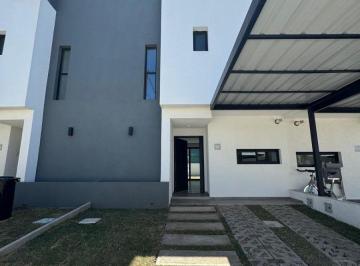 Casa de 4 ambientes, Córdoba · Alquiler Dúplex// Housing de Miradores// 3 Dorm - 2 Baños!