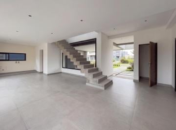 Casa · 360m² · 6 Ambientes · 2 Cocheras · Casa en Yerba Buena