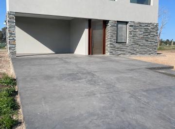 Casa · 230m² · 4 Ambientes · Casa en Alquiler en Canning Chico