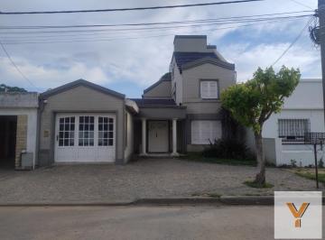 Casa · 200m² · 7 Ambientes · Casa en Venta - 4 Dorm. 3 Baños - Carmen de Areco
