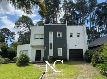 Casa · 177m² · 4 Ambientes · 1 Cochera · Casa en Venta en La Lucila