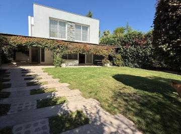 Casa · 201m² · 5 Ambientes · 2 Cocheras · Se Vende Casa, Barrio Mirador Sur, Chacras de Coria.