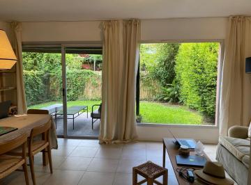 Casa · 130m² · 4 Ambientes · 1 Cochera · Triplex con Jardín y Seguridad