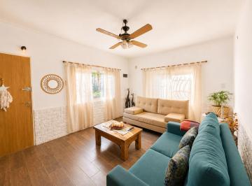 Casa · 210m² · 4 Ambientes · 1 Cochera · Venta Casa 4 Ambientes en Berazategui