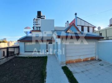 Casa · 287m² · 5 Ambientes · 1 Cochera · El Cano
