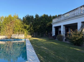 Casa · 290m² · 4 Ambientes · 5 Cocheras · Casa en Alquiler en Esquina en Los Sauces