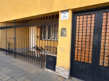 Casa · 240m² · 6 Ambientes · 2 Cocheras · Venta de Casa en Maipu