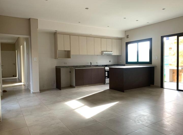 Casa · 360m² · 6 Ambientes · 2 Cocheras