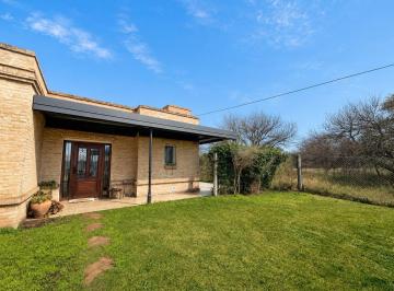 Quinta vacacional · 242m² · 3 Dormitorios · Casa Quinta Treken Kimei 515 Villa Emilio