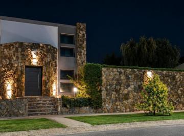 Casa · 186m² · 6 Ambientes · 2 Cocheras · Casa en Venta - Frente a Dalvian Barrio Alta Mendoza