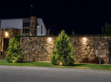 Casa · 186m² · 6 Ambientes · 2 Cocheras · Casa en Venta - Frente a Dalvian Barrio Alta Mendoza