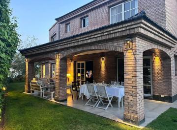 Casa · 500m² · 3 Ambientes · 2 Cocheras · Casa en Alquiler Barrio Palmares