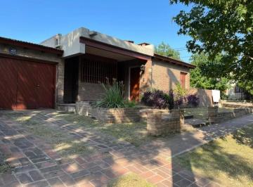 Casa · 213m² · 7 Ambientes · 2 Cocheras · Casa Apta Profesional - Vivienda Familiar - Av Menendez Pidal Esquina Otero