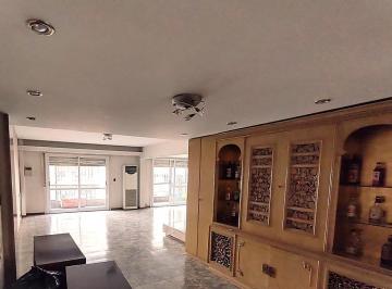 Departamento · 191m² · 4 Ambientes · Departamento de 4 Ambientes, Al Frente con Balcón Corrido