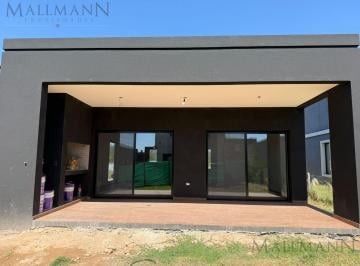 Casa · 77m² · 3 Ambientes · 2 Cocheras · Venta Casa en Planta Baja 2 Dorm. en El Aljibe