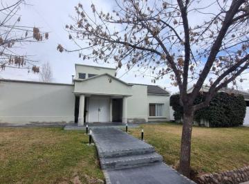 Casa · 250m² · 3 Dormitorios · 2 Cocheras · Casa en Alquiler