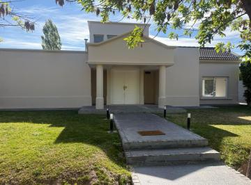 Casa · 250m² · 3 Dormitorios · 2 Cocheras · Casa en Alquiler