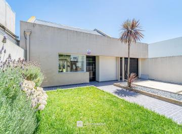 Casa · 130m² · 2 Ambientes · 2 Cocheras · Casa en Las Colinas P. Ramos - Venta - Moderna - Parque