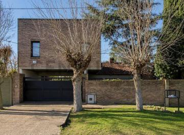 Casa · 180m² · 6 Ambientes · 2 Cocheras · Casa en Venta en Villa Elisa - Entre Caminos