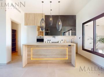 Casa · 1251m² · 5 Ambientes · 2 Cocheras · Venta Casa 3 Dorm. en Pilar Golf a Estrenar