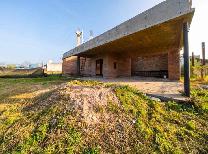Casa · 98m² · 2 Ambientes · 2 Cocheras