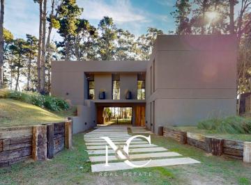 Casa · 201m² · 5 Ambientes · 1 Cochera · Casa en Venta en Costa Esmeralda Deportiva Gas Natural Pileta