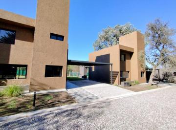 Casa · 153m² · 4 Ambientes · 2 Cocheras · Dúplex 3 Dorm. Housing Cerrado Villa Allende Golf