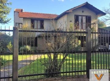 Casa · 400m² · 9 Ambientes · 5 Cocheras · Casa en Venta - 8 Dorm. 5 Baños - Cochera - 1.160 m² - Villa Ballester