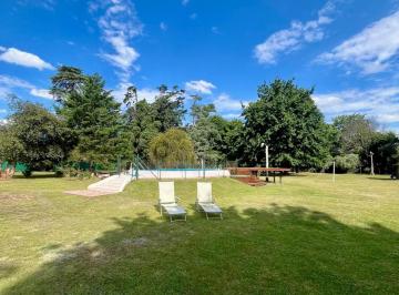 Quinta vacacional · 200m² · 5 Dormitorios · 3 Cocheras · Venta Casa Quinta - Pileta - Parque - Impecable