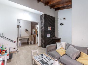 PH · 157m² · 3 Ambientes · 2 Cocheras · PH en Planta Baja, Tres Ambientes, Patio, Jardin, Quincho, Cochera, Muy Buen Estado.
