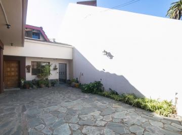 PH · 64m² · 3 Ambientes · 2 Cocheras · Casa Tipo PH en Dos Plantas, 3 Ambientes, Cochera, Patio. Apto Credito. San Andres, San Martin