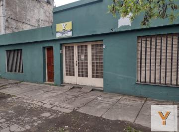 Casa · 250m² · 4 Ambientes · 1 Cochera · Casa en Venta - 3 Dorm. 1 Baño - 450 m² - Ensenada