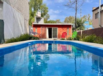Casa · 53m² · 2 Ambientes · 2 Cocheras · Casa en Venta en Villa Elisa