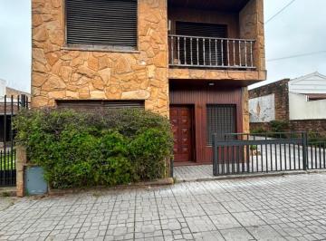Casa · 478m² · 4 Ambientes · 5 Cocheras · Venta Casa 4ambientes Deposito Cocheras V. Madero