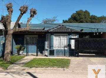 Casa · 120m² · 3 Ambientes · Casa en Venta. 2 Dorm. 1 Baño - Capitán Sarmiento