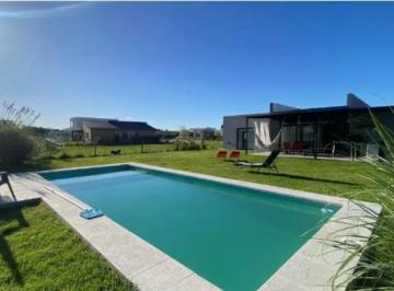 Casa · 162m² · 6 Ambientes · 2 Cocheras · Casa en C. C. manuel Belgrano