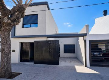 Casa · 197m² · 4 Ambientes · 2 Cocheras · Casa en Venta La Plata Barrio Norte 3 Dorm.